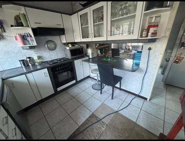 3 BEDROOM HOUSE FOR SALE IN VANDERBIJLPARK CE 2